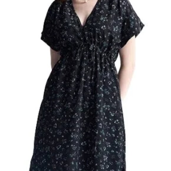 Reistor Dresses & Skirts - Reistor Gathered Knee length Floral dress size S